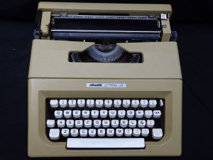 maquina-de-escribir-portatil-olivetti-lettera-25-6553-MLM5075138275_092013-F